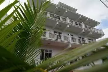 تختخواب و صبحانه La Dorade