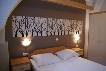 تختخواب و صبحانه Rooms & Apartments Kepic, Airport Accomodation