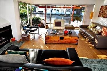 Admiralty Bed & Breakfast