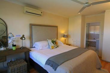 צימר La Loggia On Broadwood