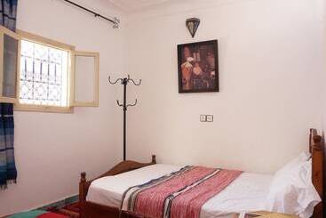 تختخواب و صبحانه Riad Taddert