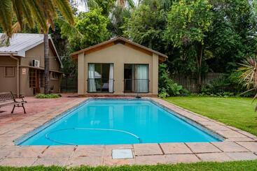 住宿加早餐  Riverbank Lodge