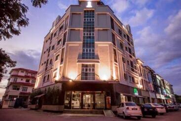 Chariton Hotel Butterworth