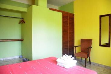 فندق صغير Hostal San Pancho