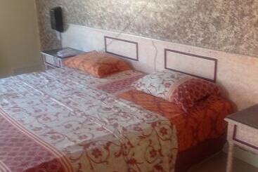 مُتل Autohotel La Escondida