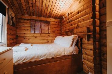بيت ريفى Rustic & Cozy 2 Bed Log Cabin Retreat
