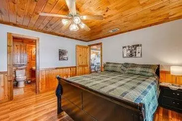 Dom wiejski Broken Bow Cabin W/ Hot Tub & Fishing On Site!