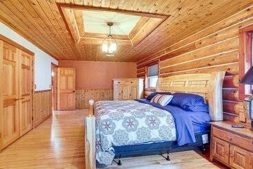 بيت ريفى Family Home W/ Indoor Pool ~ 2 Mi To Elkhart Lake!