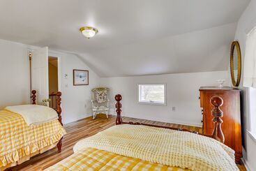 Сельский дом Historic Farmhouse In Layton W/ Deck!