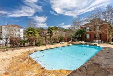 Hotell 1br Mobile Condo With Community Pool