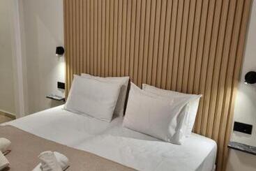 Hotel Eloque Simple Living Space