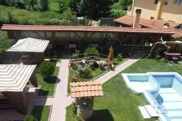 Hotelli Sharkov Family