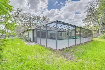 コテージ Spring Hill Retreat W/ Pool: 7 Mi To Weeki Wachee!
