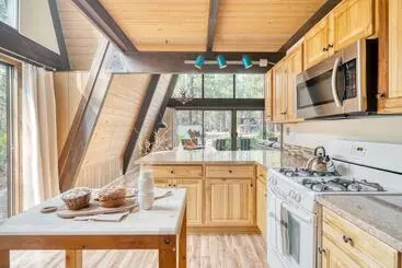 Vakantiehuisje Alder By Avantstay Moody Retreat: Patio, Hot Tub In Sunriver!