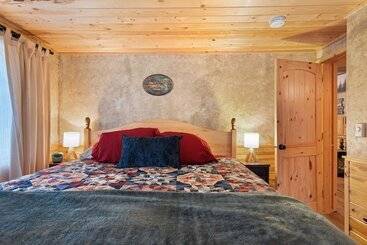 קוטג'' Hayloft Hollow