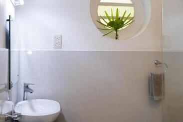 ベッドアンドブレックファースト 27 Spathodea  Oasis In The City