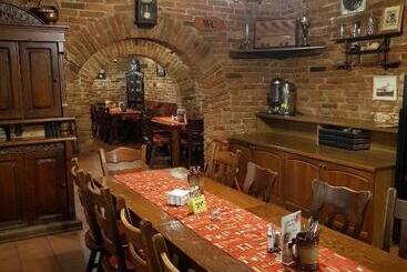 호텔 Rustikal Hustopeče   Vinný Ráj S Cimbálem A Chutěmi Jižní Moravy