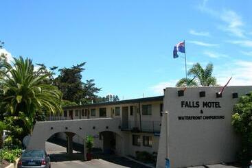 Waterfalls Estate   Motel & Campground