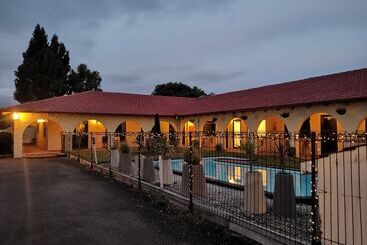 モーテル Captains Quarters Motor Inn