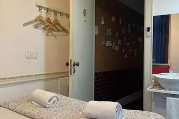 تختخواب و صبحانه Linha 22