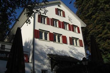 Hotelli Gasthaus Schlosshalde