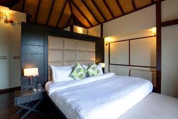 Lakowe Lakes Hotel, Golf And Country Estate By Newmark