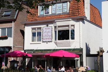 Bed and Breakfast Bubbles & Bed