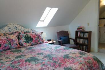 Fairmont House Bed & Breakfast