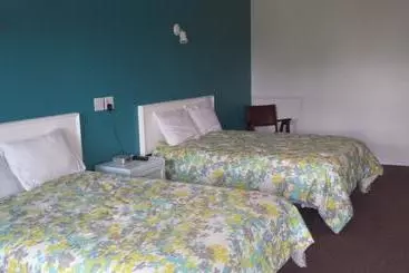 Grove Motel
