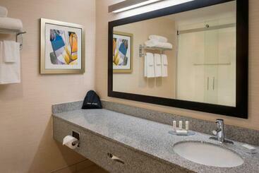 בית מלון כפרי Fairfield Inn & Suites By Marriott Ottawa Kanata