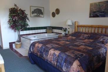 Motel Bear S Claw Lodge