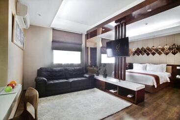 Favor Hotel Makassar City Center By Life