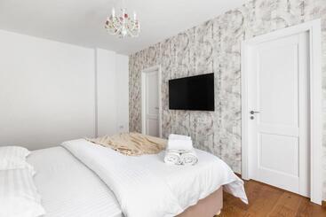 Peak Aparthotel   Old Town   By Cityhost