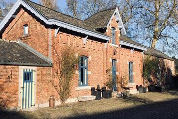 B&b Kasteelhoeve De Tornaco
