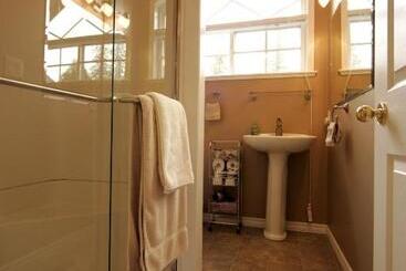 Bed & Breakfast Hummingbird Guesthouse