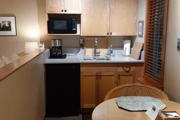 Reef Point Oceanfront Bed And Breakfast