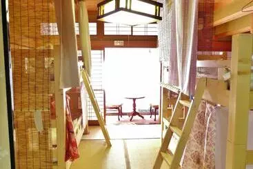 Takama Guest House   Hostel