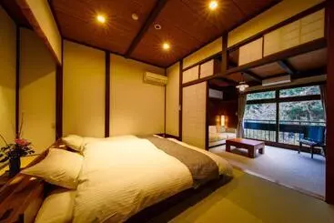 旅館 Shirakabeso