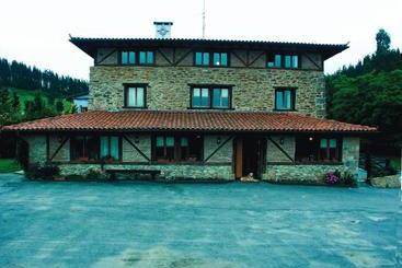 مبيت وإفطار Aristieta