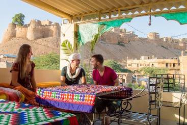 Bed and Breakfast The Fort Side Hostel & Cafe