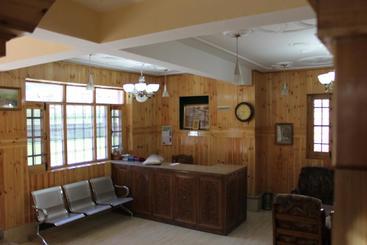 בית מלון כפרי Barzman