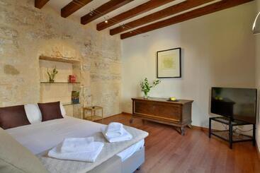 Otel Ramón Llull House