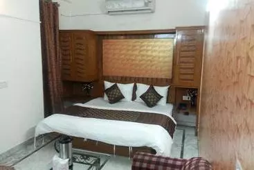 هتل Richmond Inn Guest House