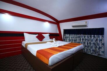 Hotel Sreekrishna Houseboat Vaccinated Staff