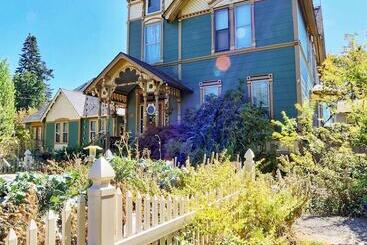 مبيت وإفطار Swantown Inn