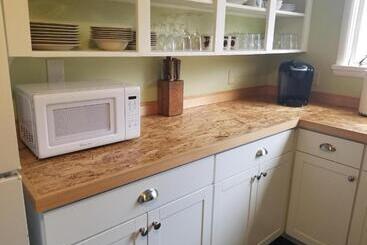 هتل Mrs. Anderson's Lodging