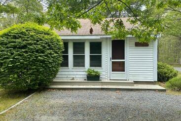 Midway Motel & Cottages