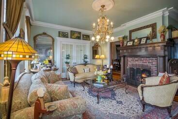 Shorecrest Bed And Breakfast