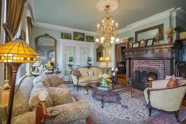 Shorecrest Bed And Breakfast