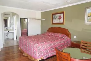 Castaway Motel